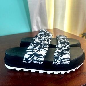Sorel Women's 6 Roaming Two Strap Platform Slide Sandals Black White Comfort